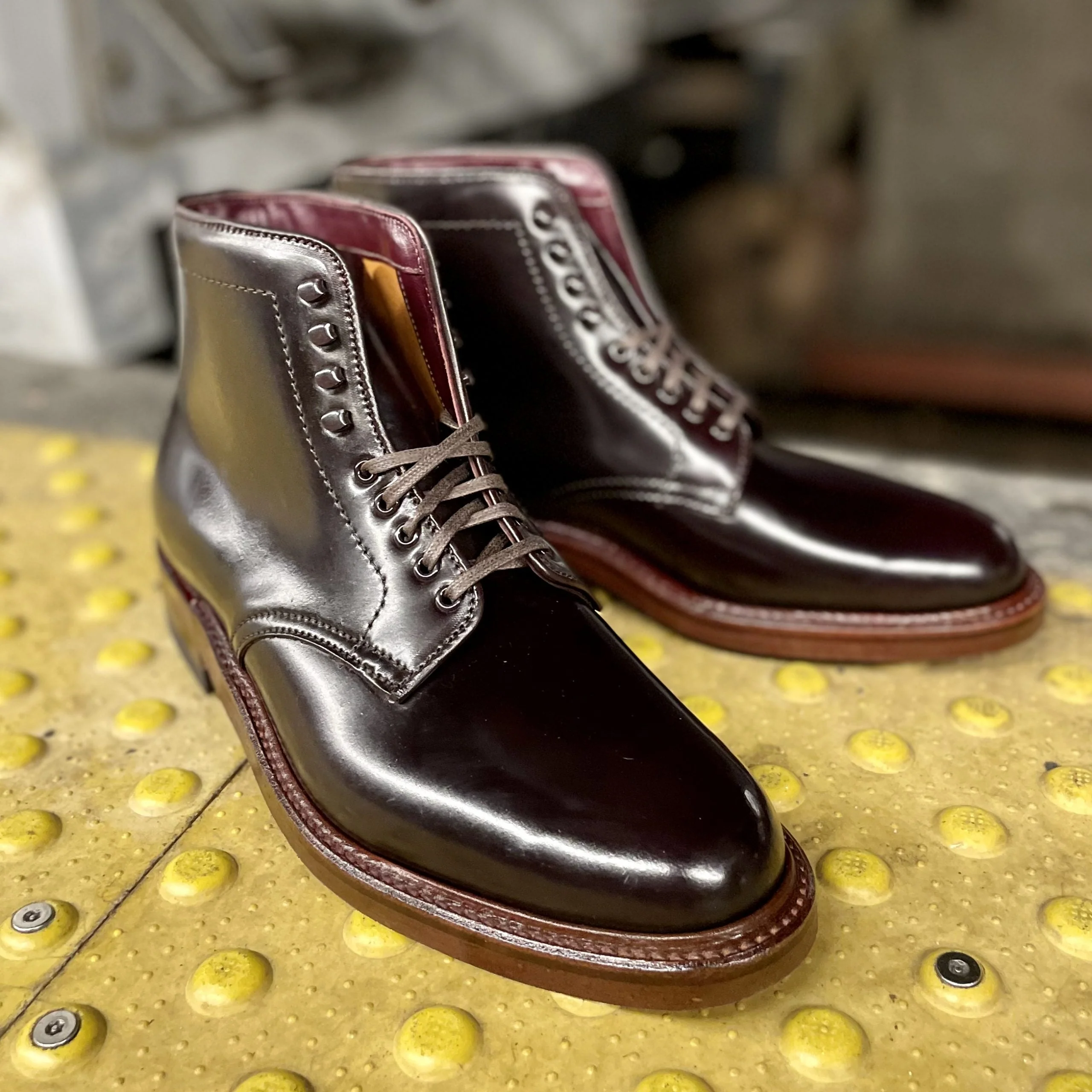 D1854H - Plain Toe Boot w Neocork Sole in Color 8 Shell - Image 3