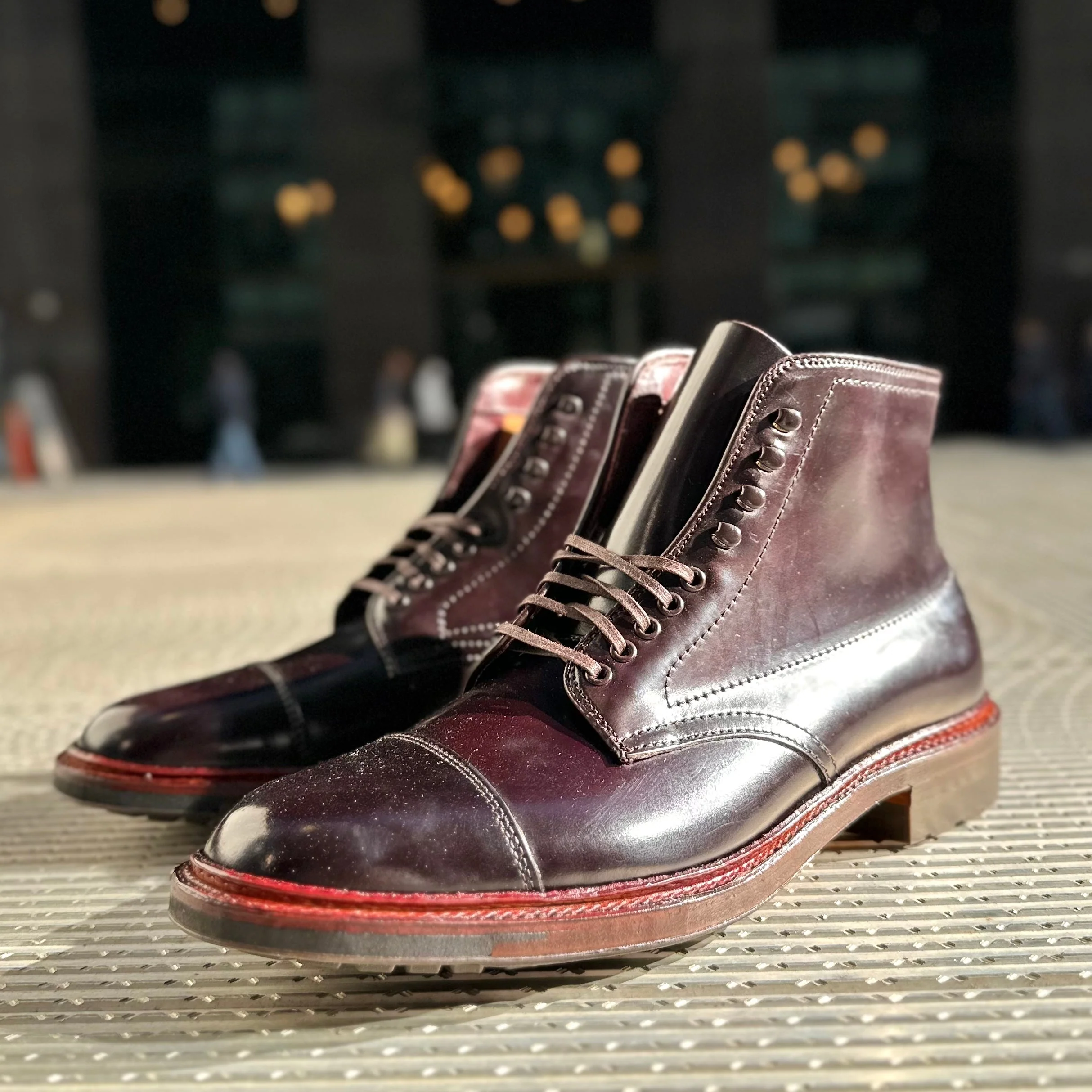 D2824HC - Cap Toe Boot w Commando in Color 8 Shell