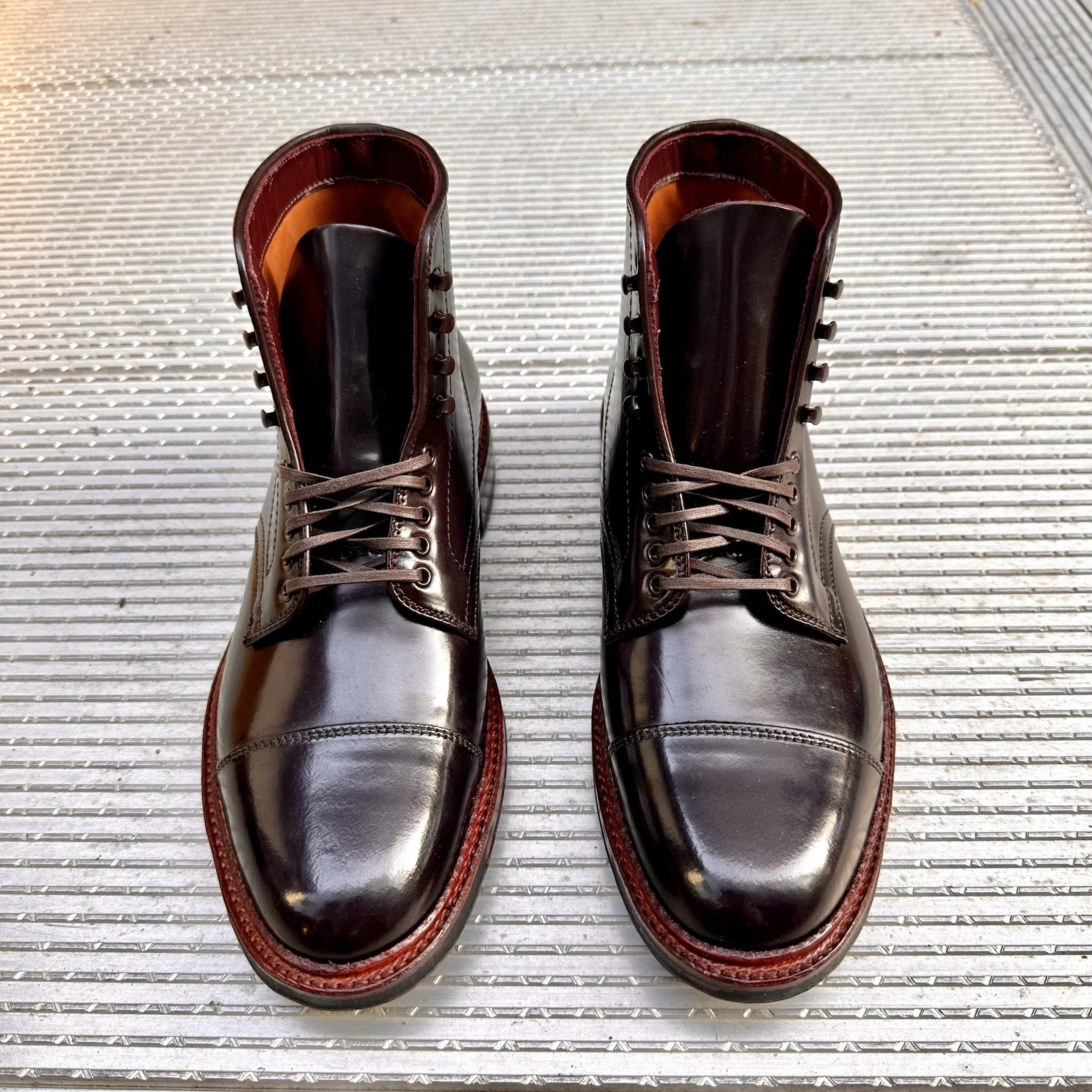 D2824HC - Cap Toe Boot w Commando in Color 8 Shell - Image 3