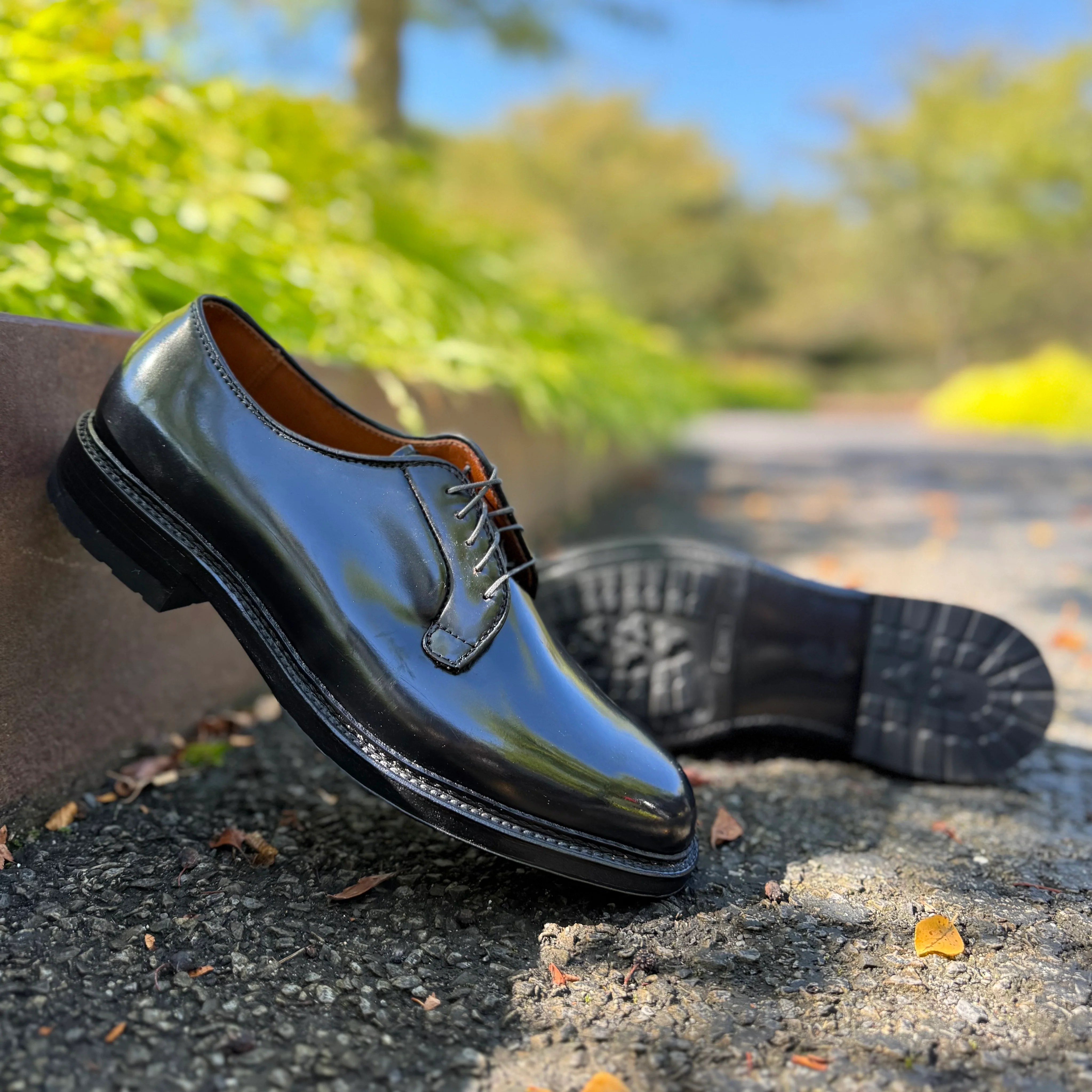 9901C -  Plain Toe Blucher with Commando Sole in Black Shell