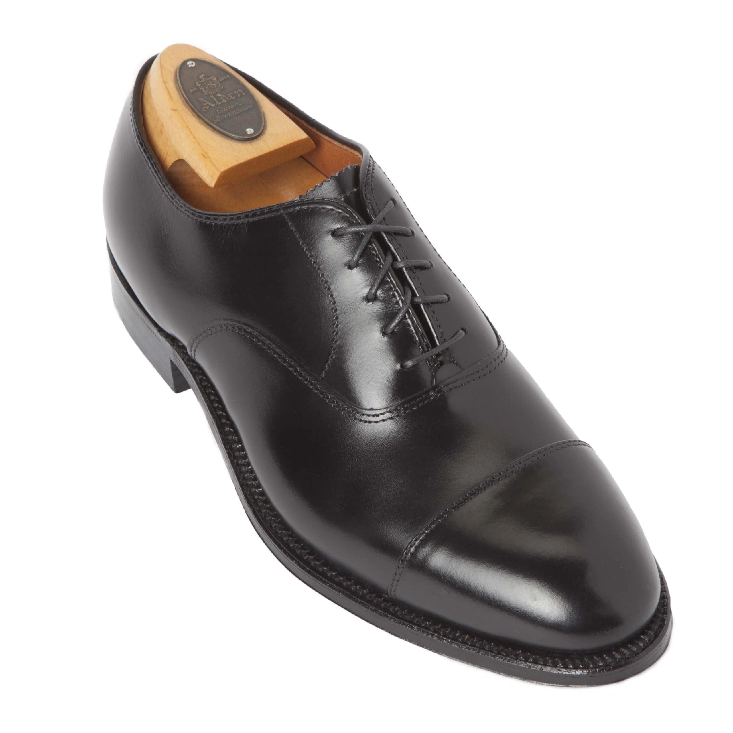 907 - Straight Tip Bal in Black Calfskin